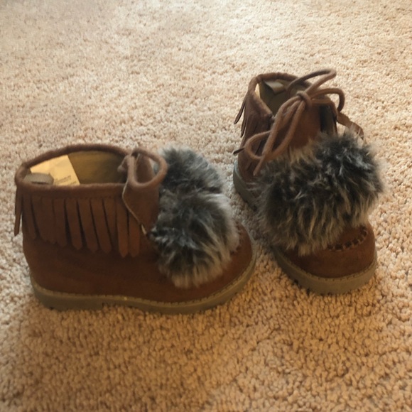 Crazy 8 Fringe Pom Pom Toddler Girl Boots - Size 6 - Picture 1 of 6